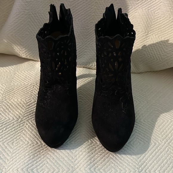 PAPRIKA FLORAL LAZER CUT HEELS BOOTIES SZ 9 - Picture 4 of 10